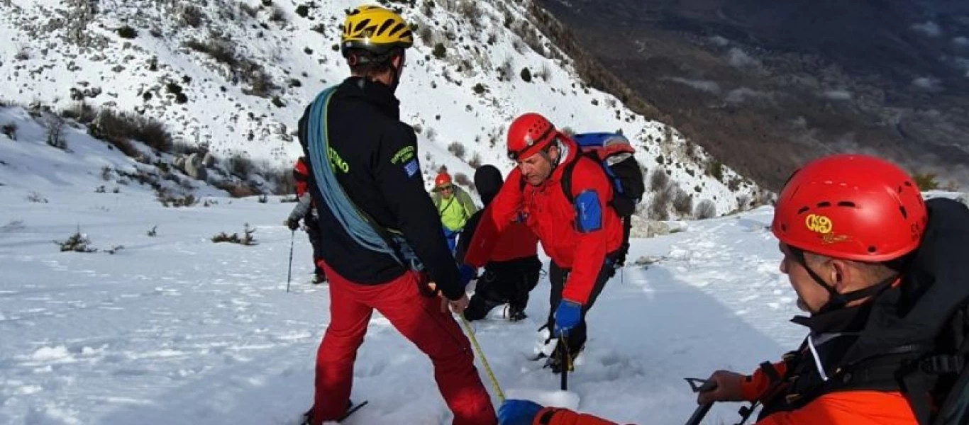 Ιωάννινα: Ολοκληρώθηκε η επιχείρηση ανάσυρσης της σορού του 32χρονου πιλότου (φωτό)